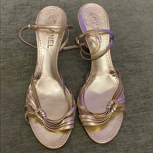Chanel Vintage 2005 Metallic Gold Leather Heeled Sandals Feminine Dainty 40.5